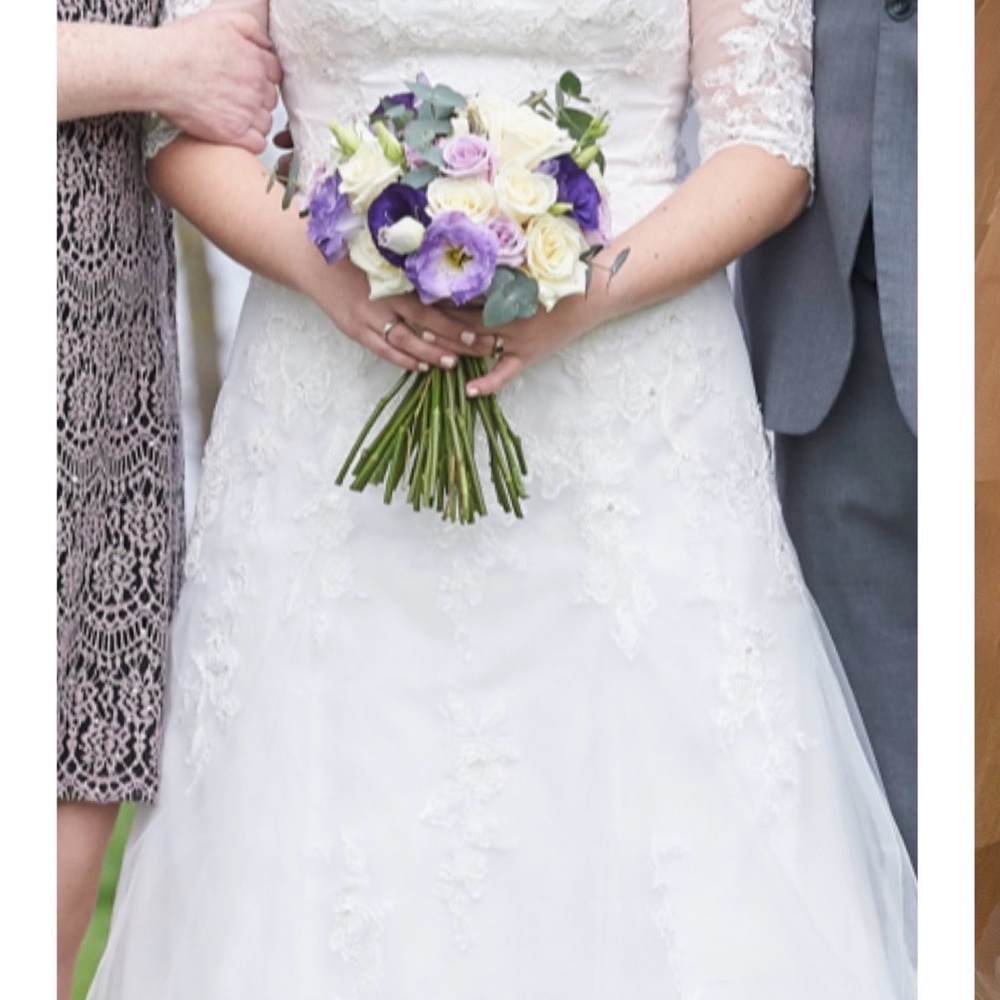 David's Bridal White Lace Wedding Dress size 12